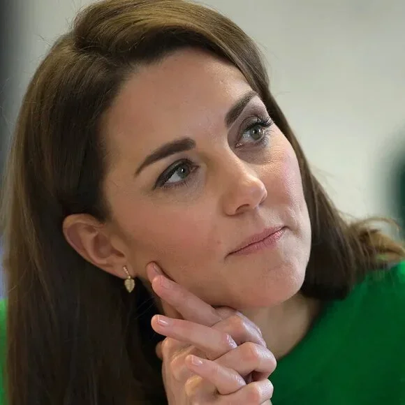 RepliKate of Kate Middleton's Heart Earrings - Picture 3 of 5